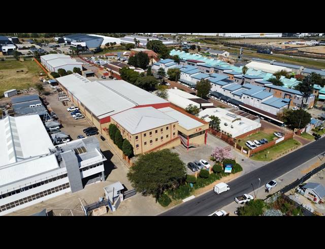 4,708M² WAREHOUSE FOR SALE IN HALFWAY HOUSE